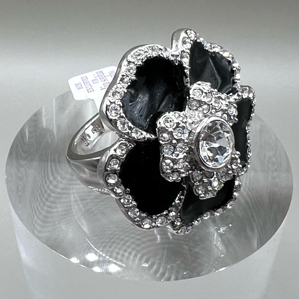 NWT lia sophia “Dahlia” ring Sz 9 jet black enamel w/ cut crystals, silver tone